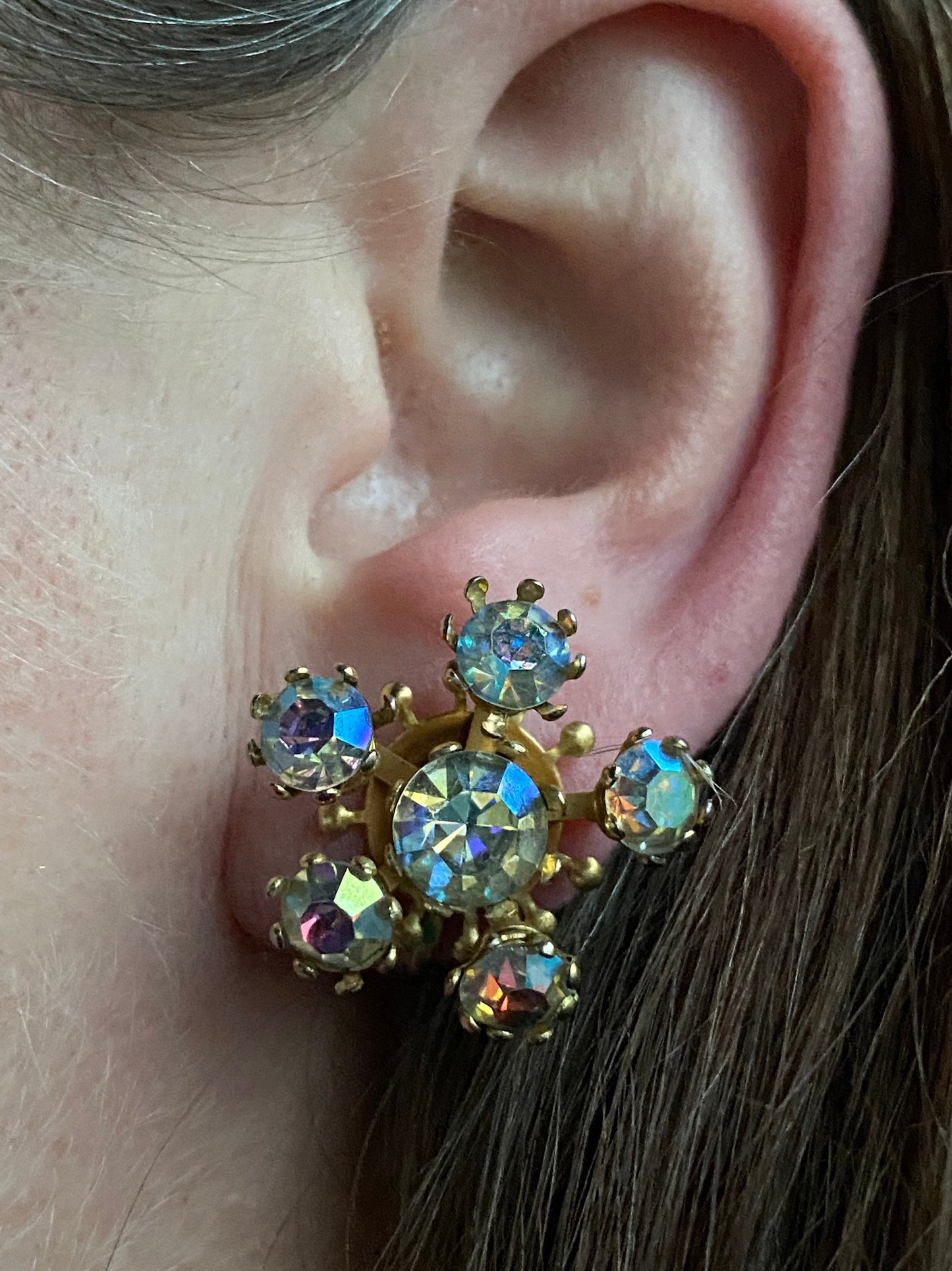 Vintage iridescent rhinestone floral screwback earrings (large) | big rhinestone cluster earrings
