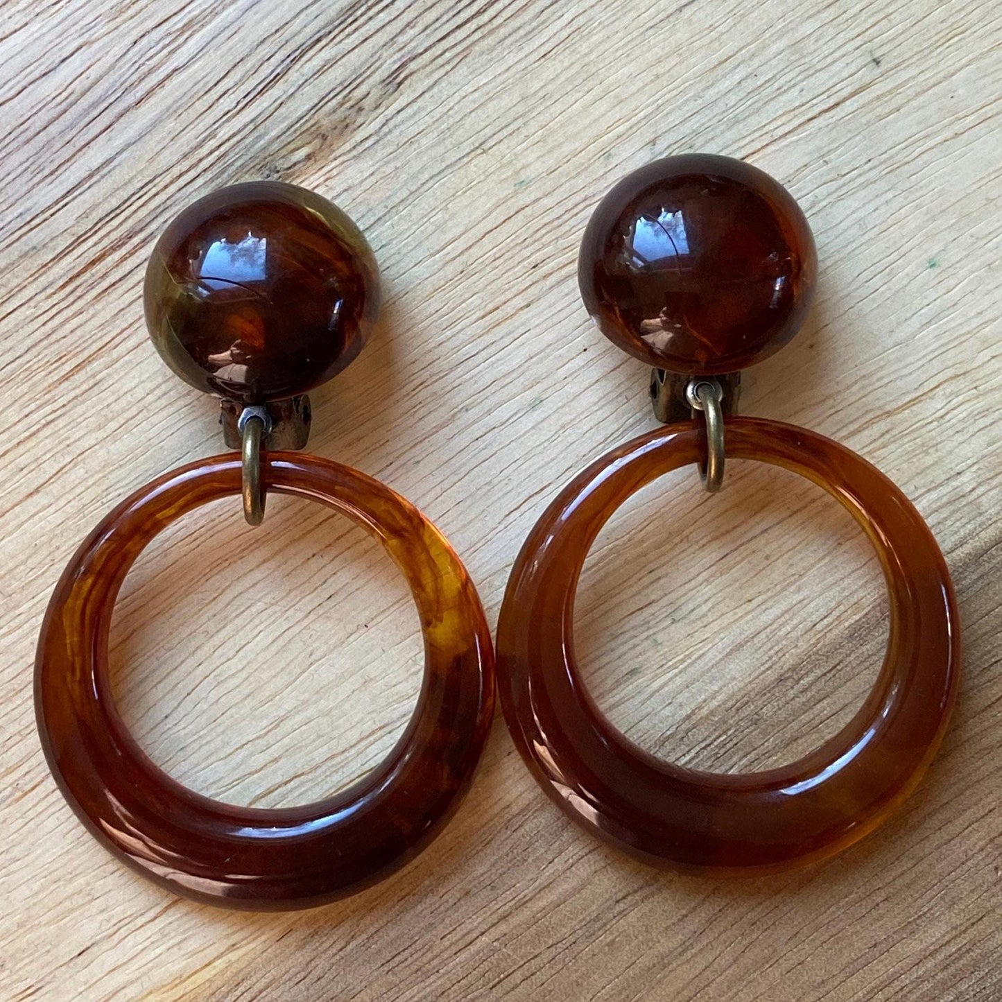 Dangling plastic tortoiseshell hoop clip on earrings, neutral dangle ear clips