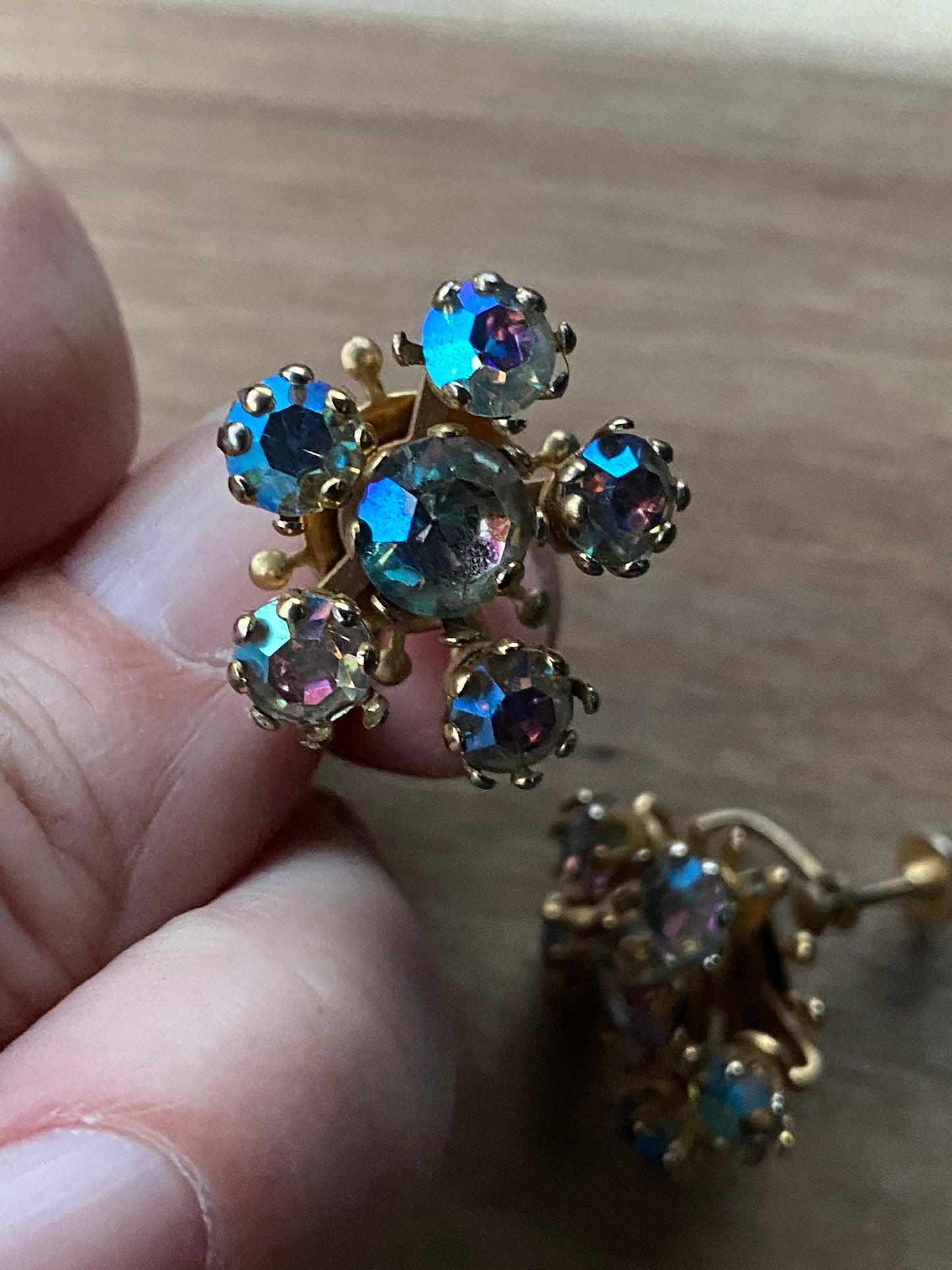 Vintage iridescent rhinestone floral screwback earrings (large) | big rhinestone cluster earrings