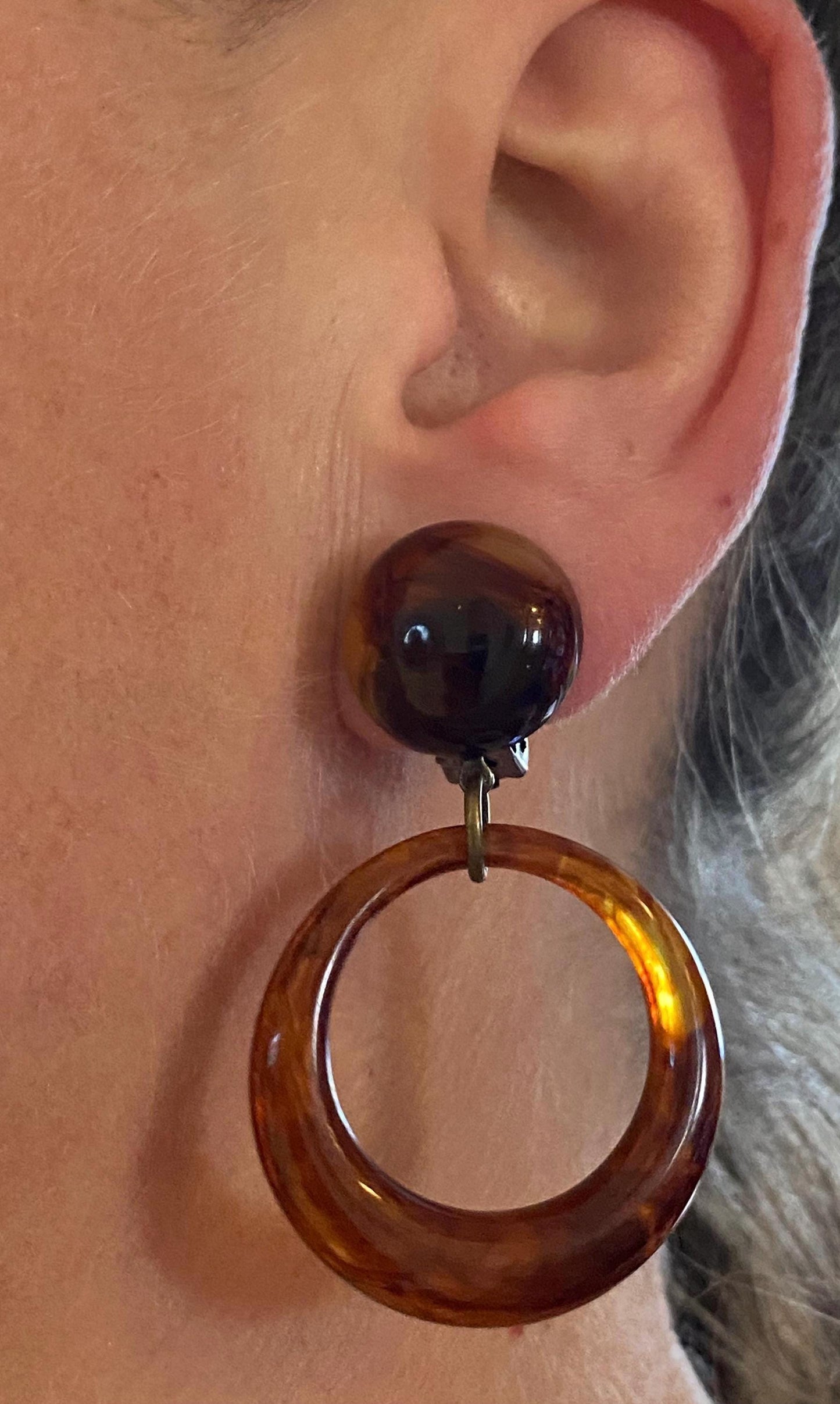Dangling plastic tortoiseshell hoop clip on earrings, neutral dangle ear clips
