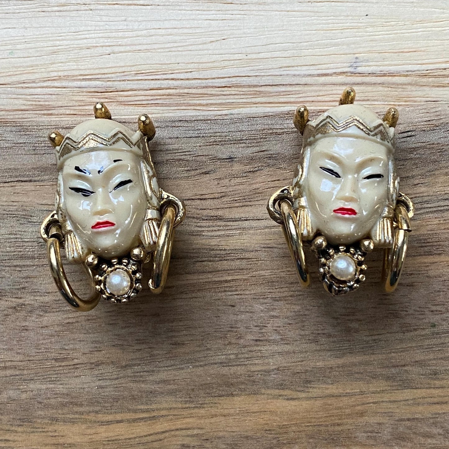 Vintage unsigned Selro Selini asian princess clip on earrings, antique designer earrings