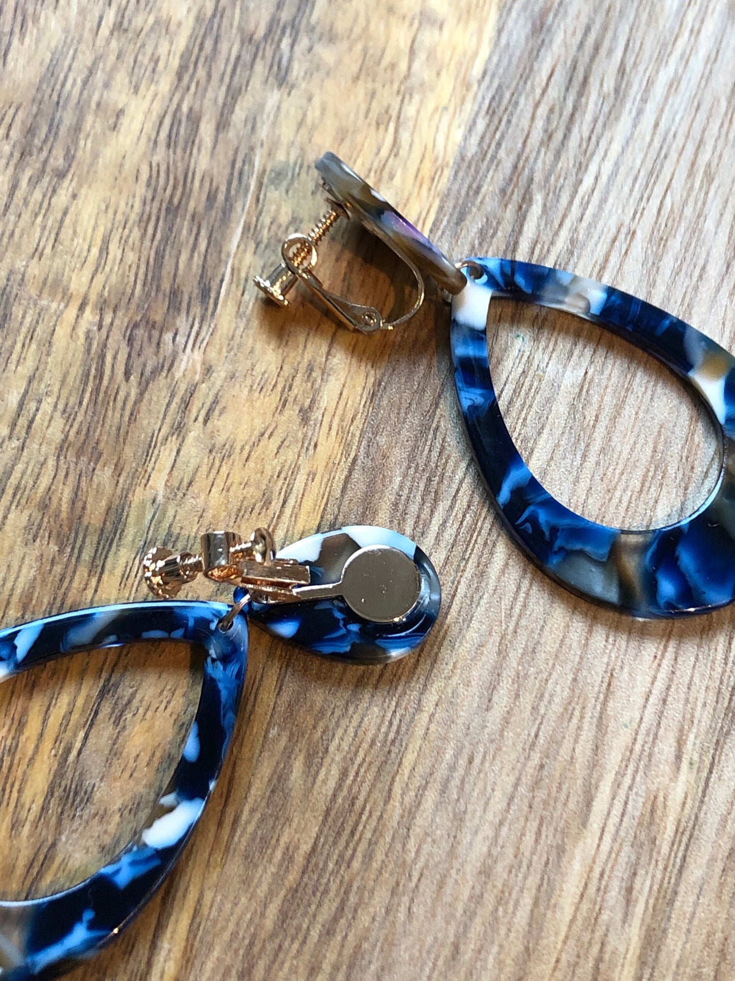 Teardrop acetate dangling clip on earrings (screw on| no pierce)