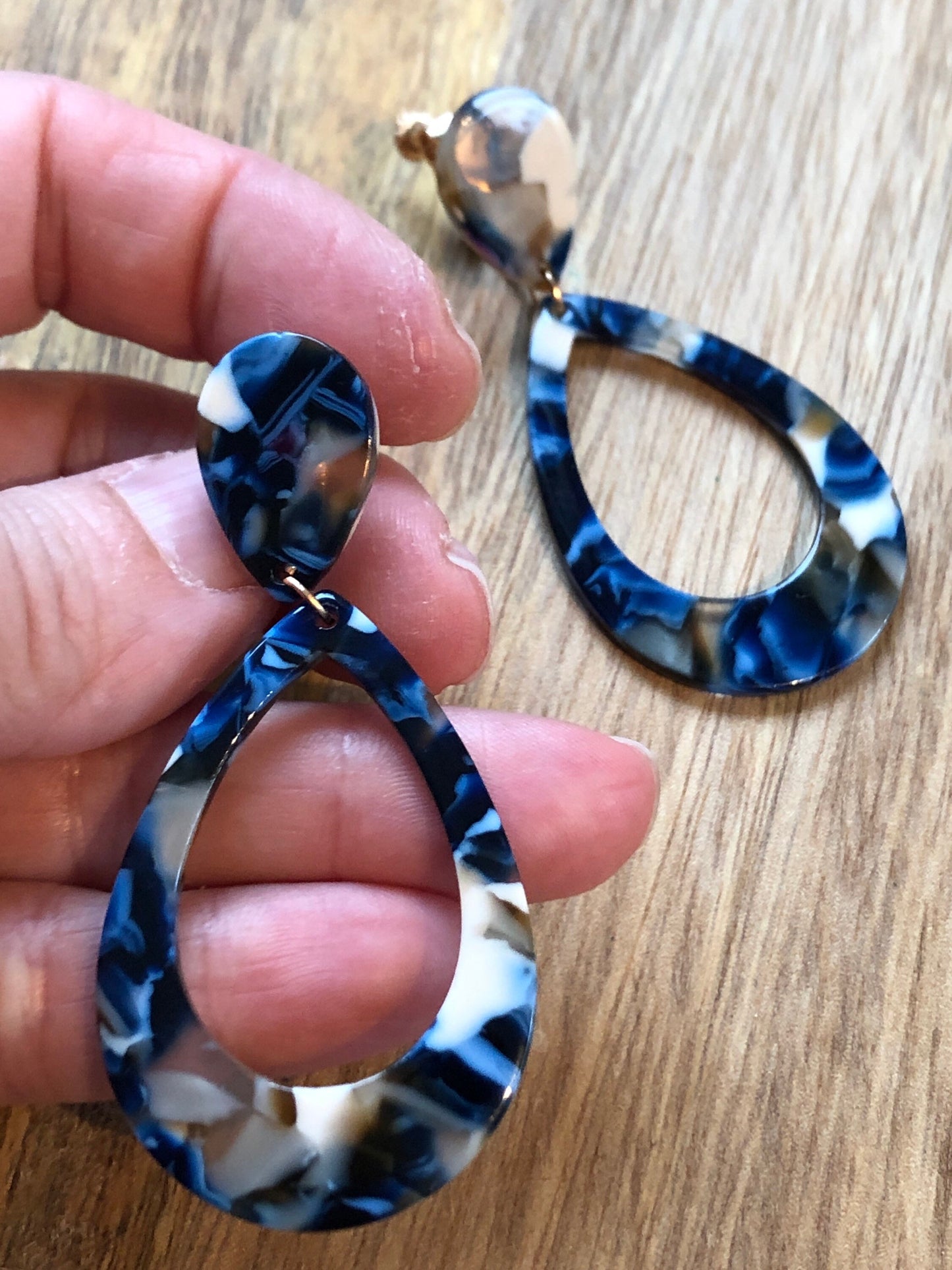 Teardrop acetate dangling clip on earrings (screw on| no pierce)