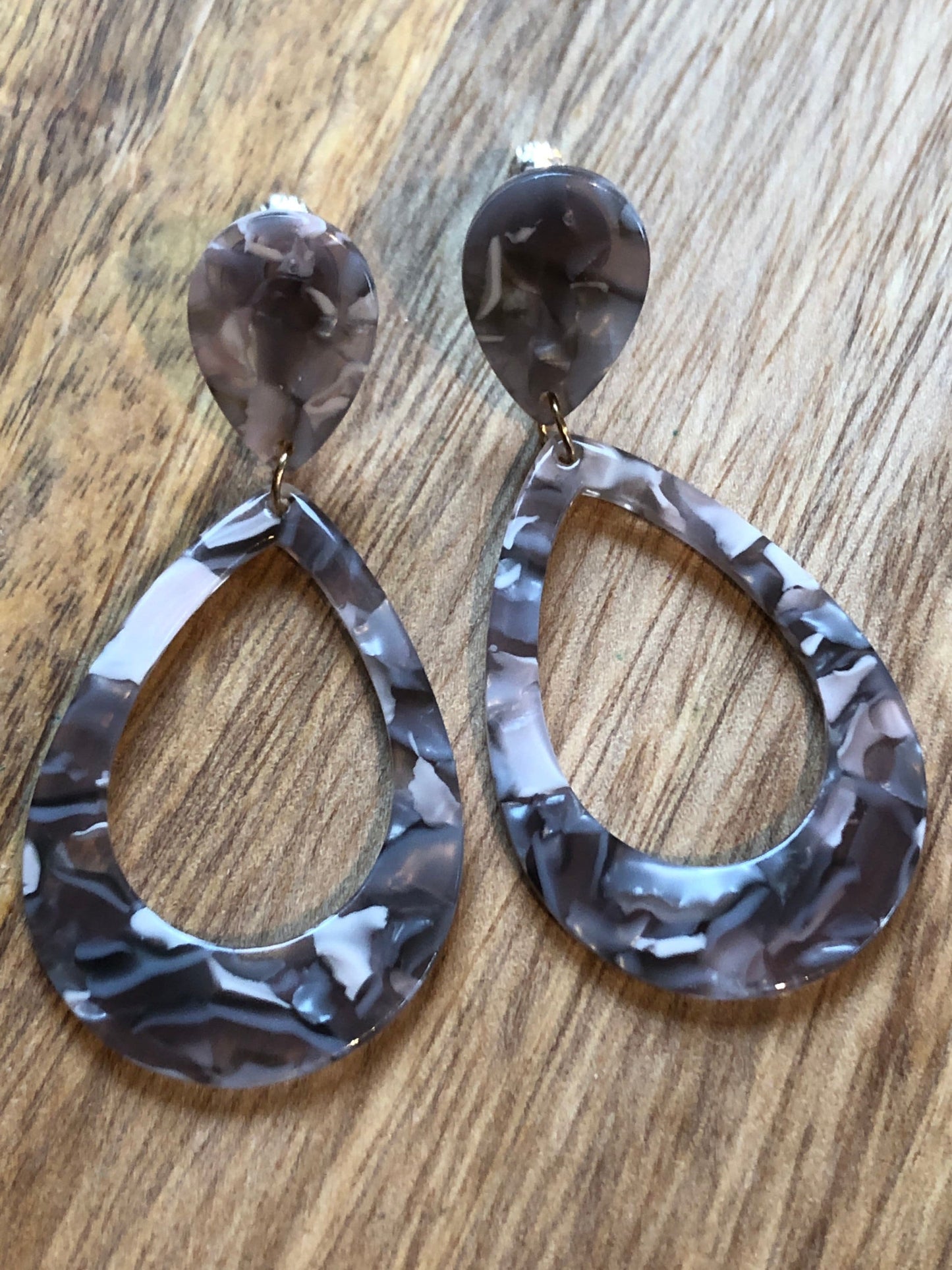 Teardrop acetate dangling clip on earrings (screw on| no pierce)