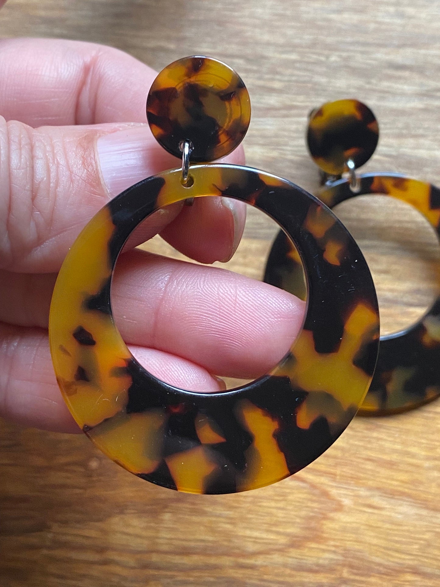 Simple clip on dangling tortoiseshell hoop earrings, neutral hoop earrings