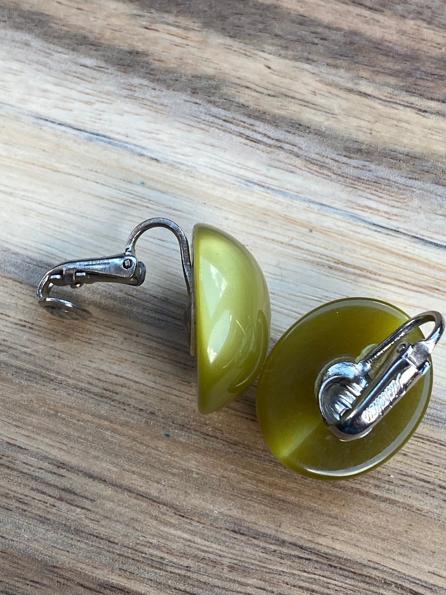Vintage luminous olive green moonglow cabochon oval clip on earrings, Richelieu earrings