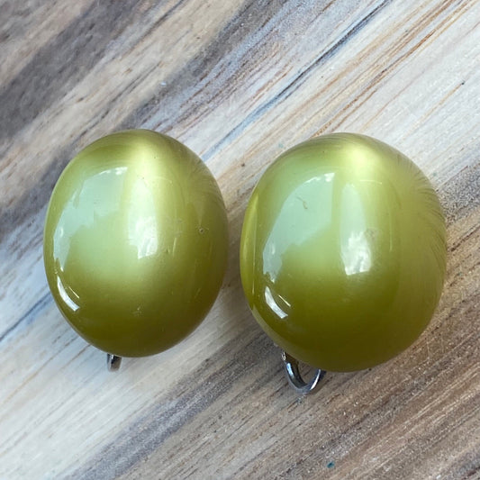 Vintage luminous olive green moonglow cabochon oval clip on earrings, Richelieu earrings