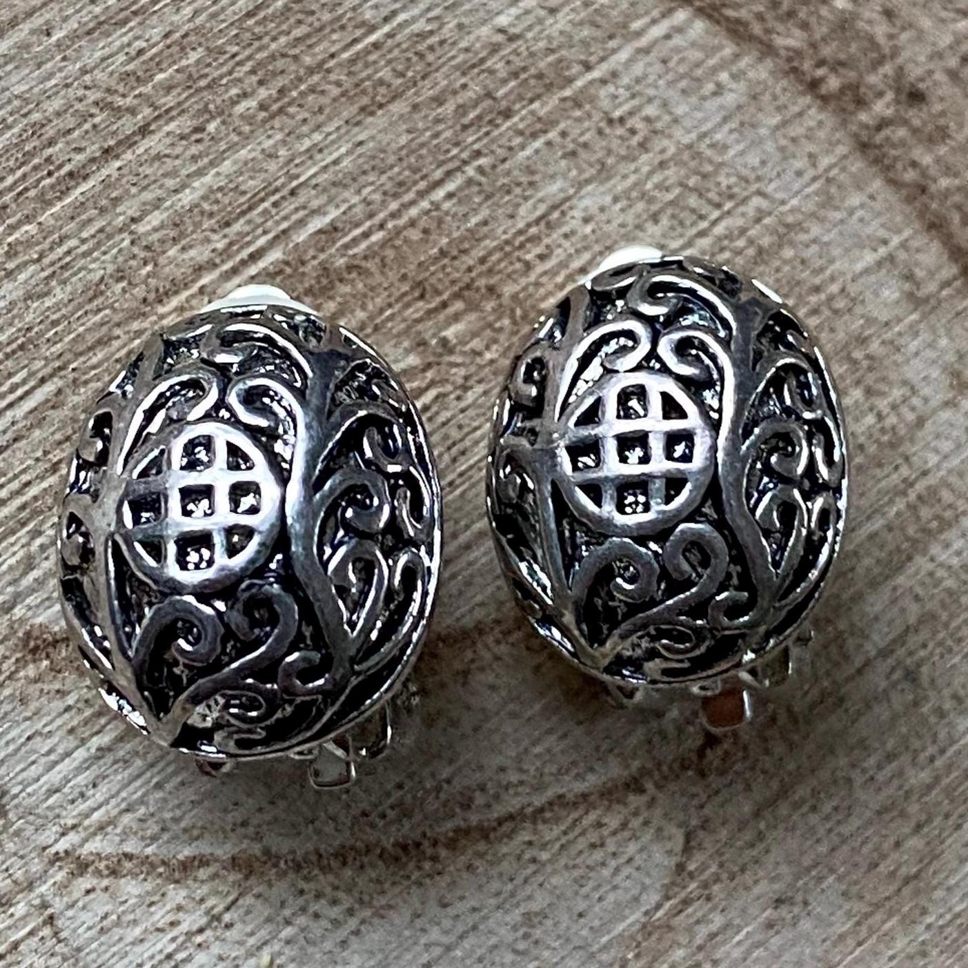Vintage silver oval patterned clip on dome earrings
