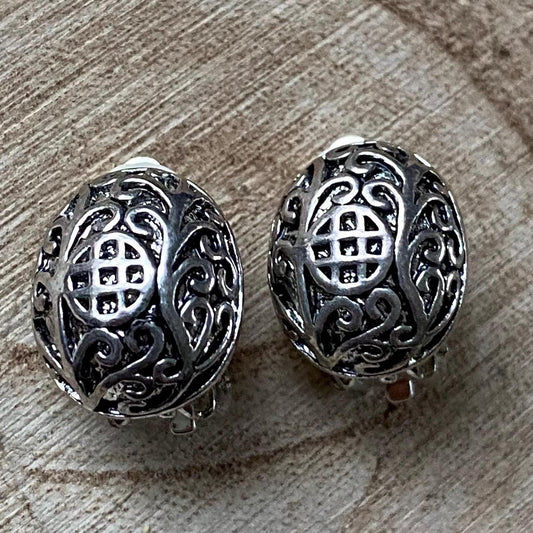 Vintage silver oval patterned clip on dome earrings