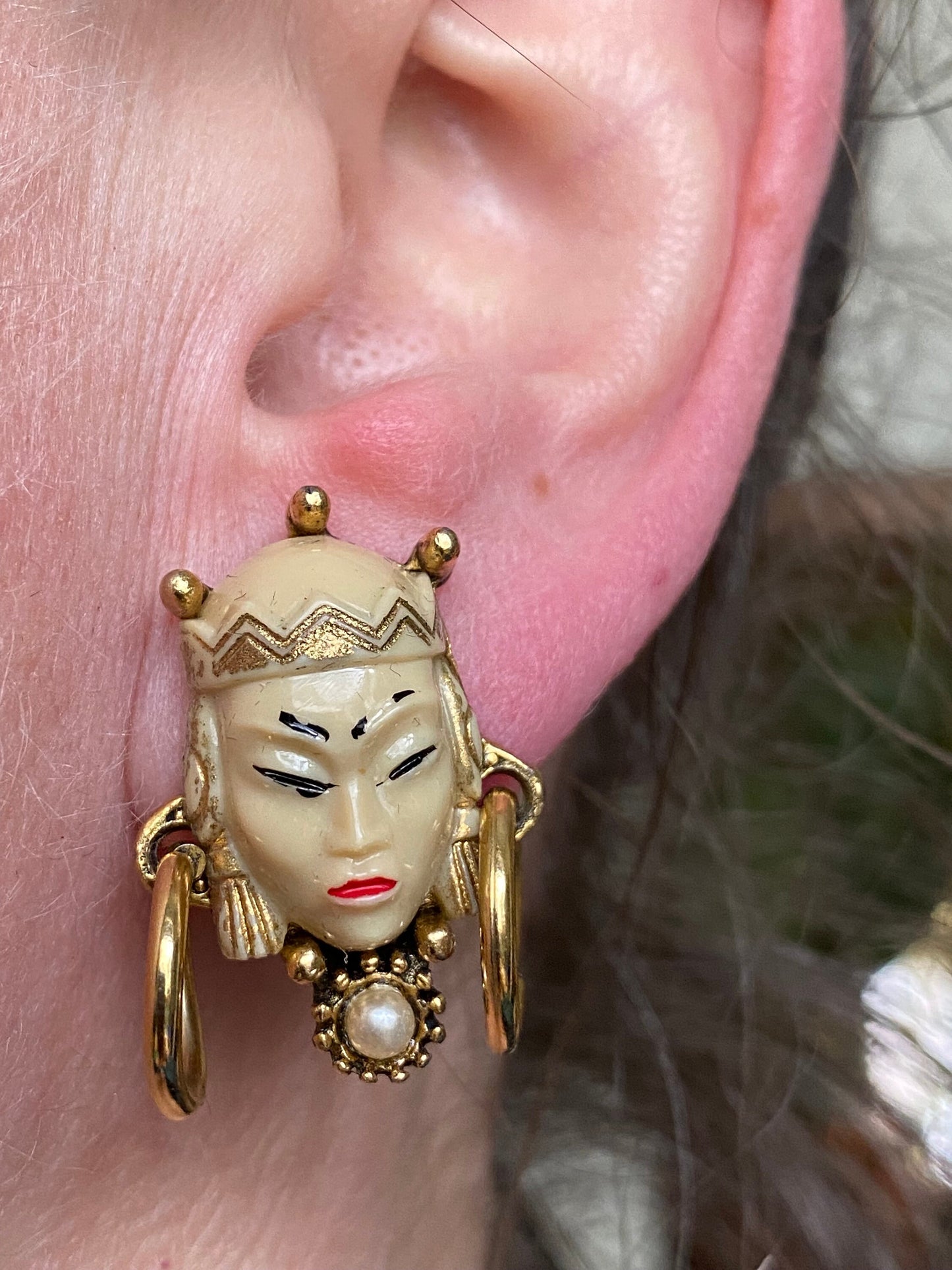 Vintage unsigned Selro Selini asian princess clip on earrings, antique designer earrings