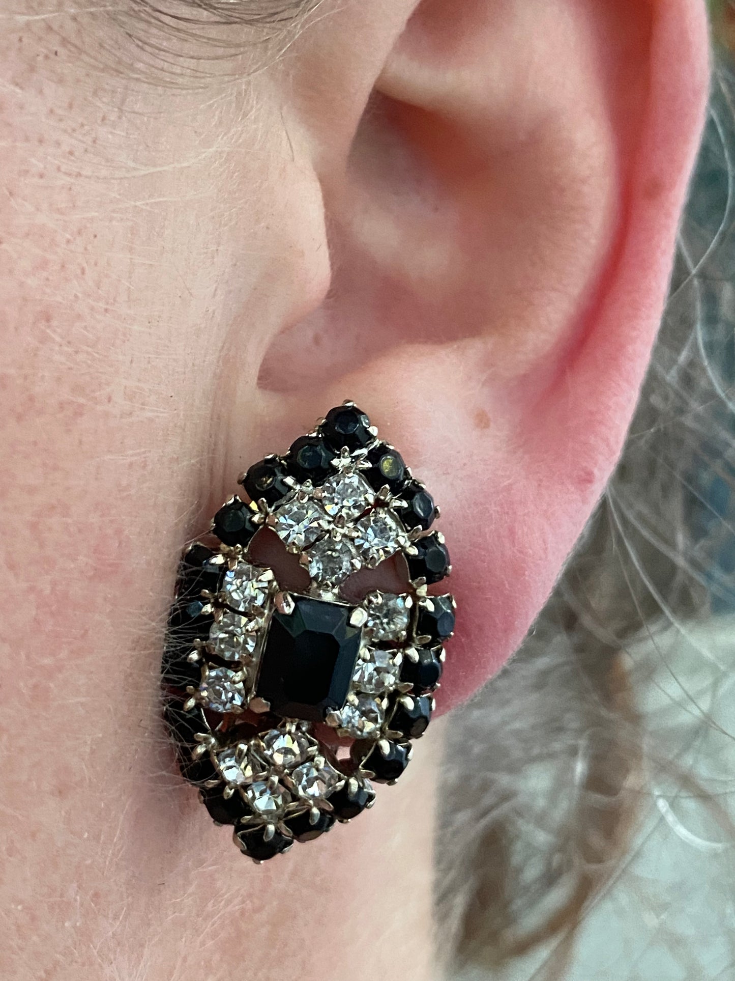 Vintage La Rel silver and black rhinestone clip on button earrings