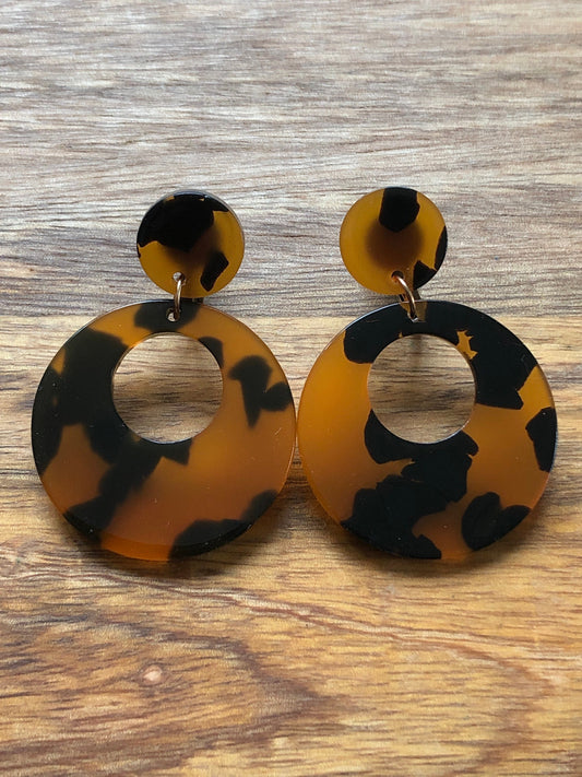 Dangling acetate tortoiseshell wide hoop clip on earrings, wide tortoiseshell hinged screwback earrings
