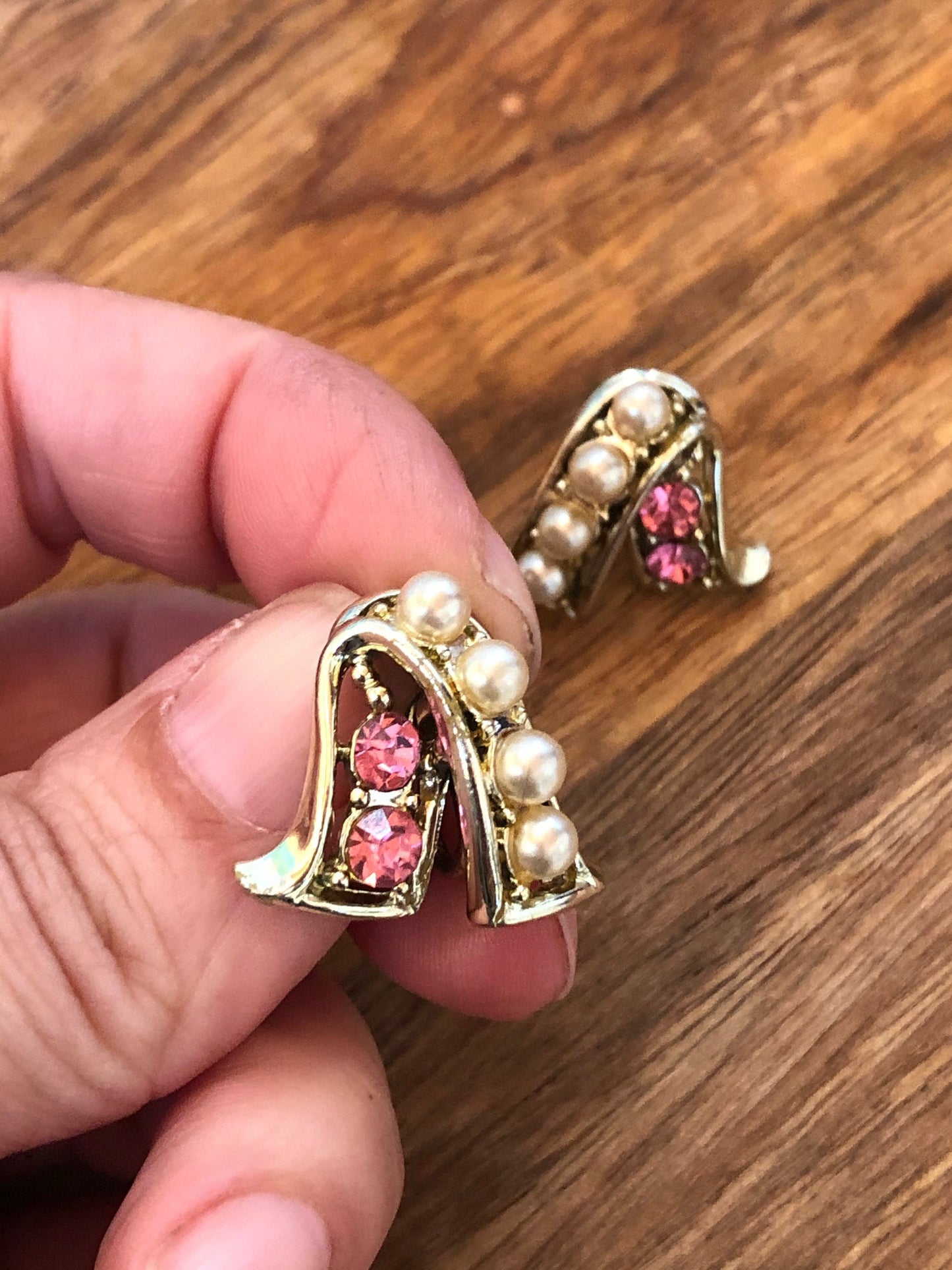 Vintage gold coloured screw on earrings with pink rhinestones and faux pearls