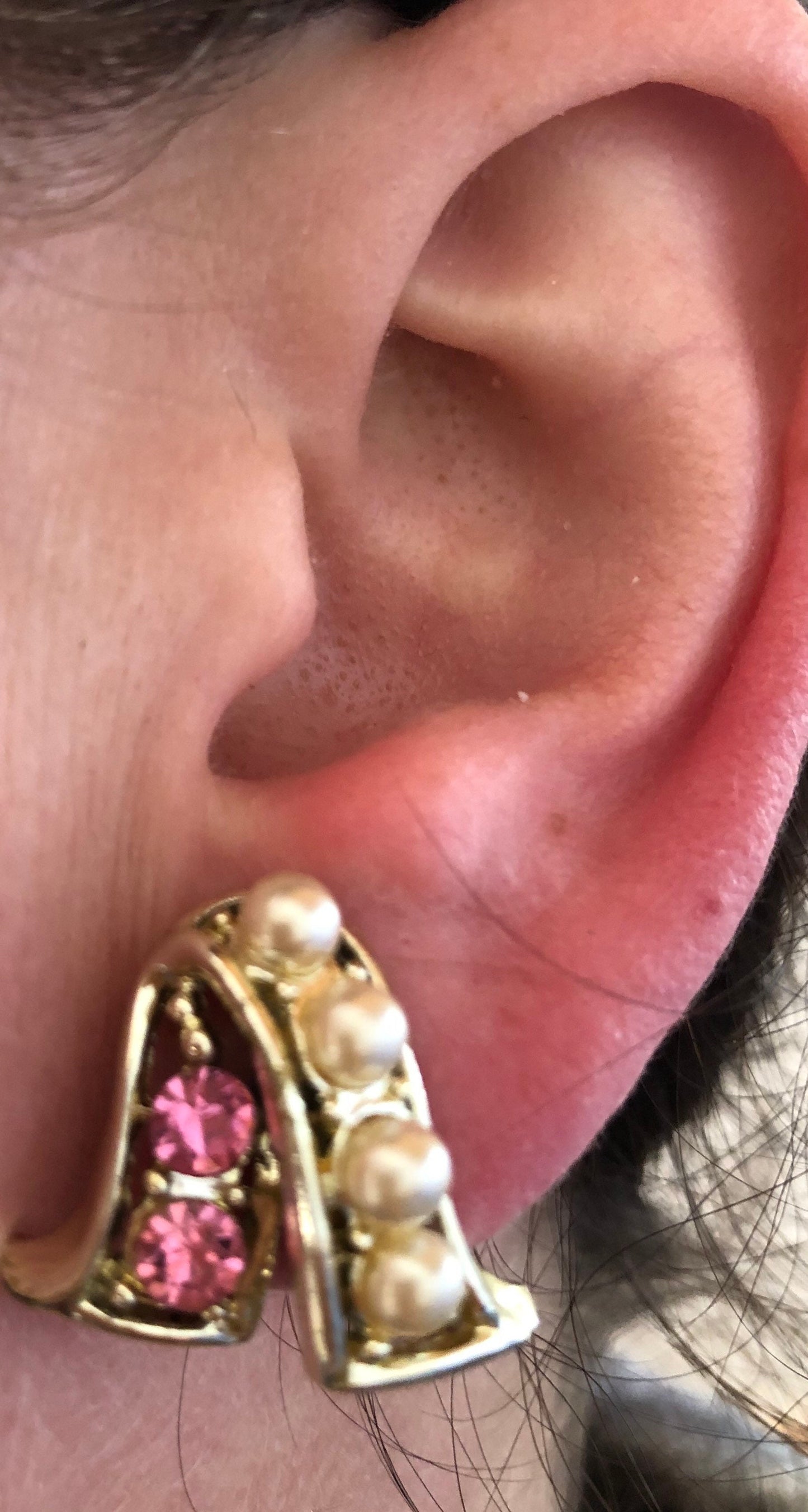 Vintage gold coloured screw on earrings with pink rhinestones and faux pearls