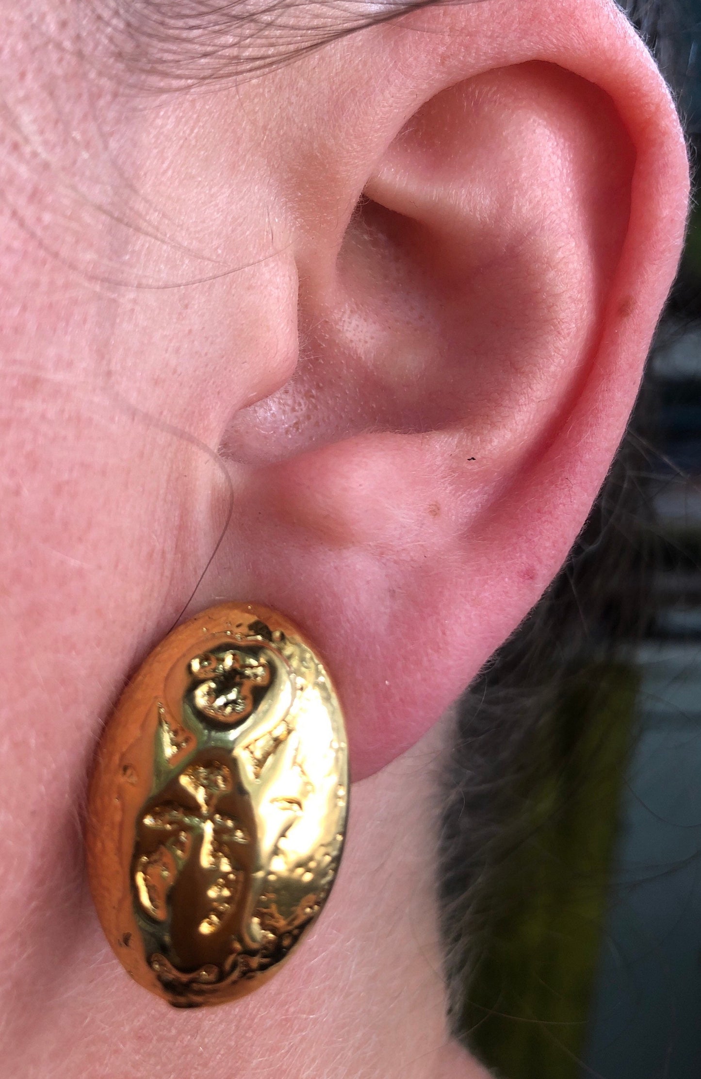 Vintage gold oval clip on earrings, textured finish (no piercing)