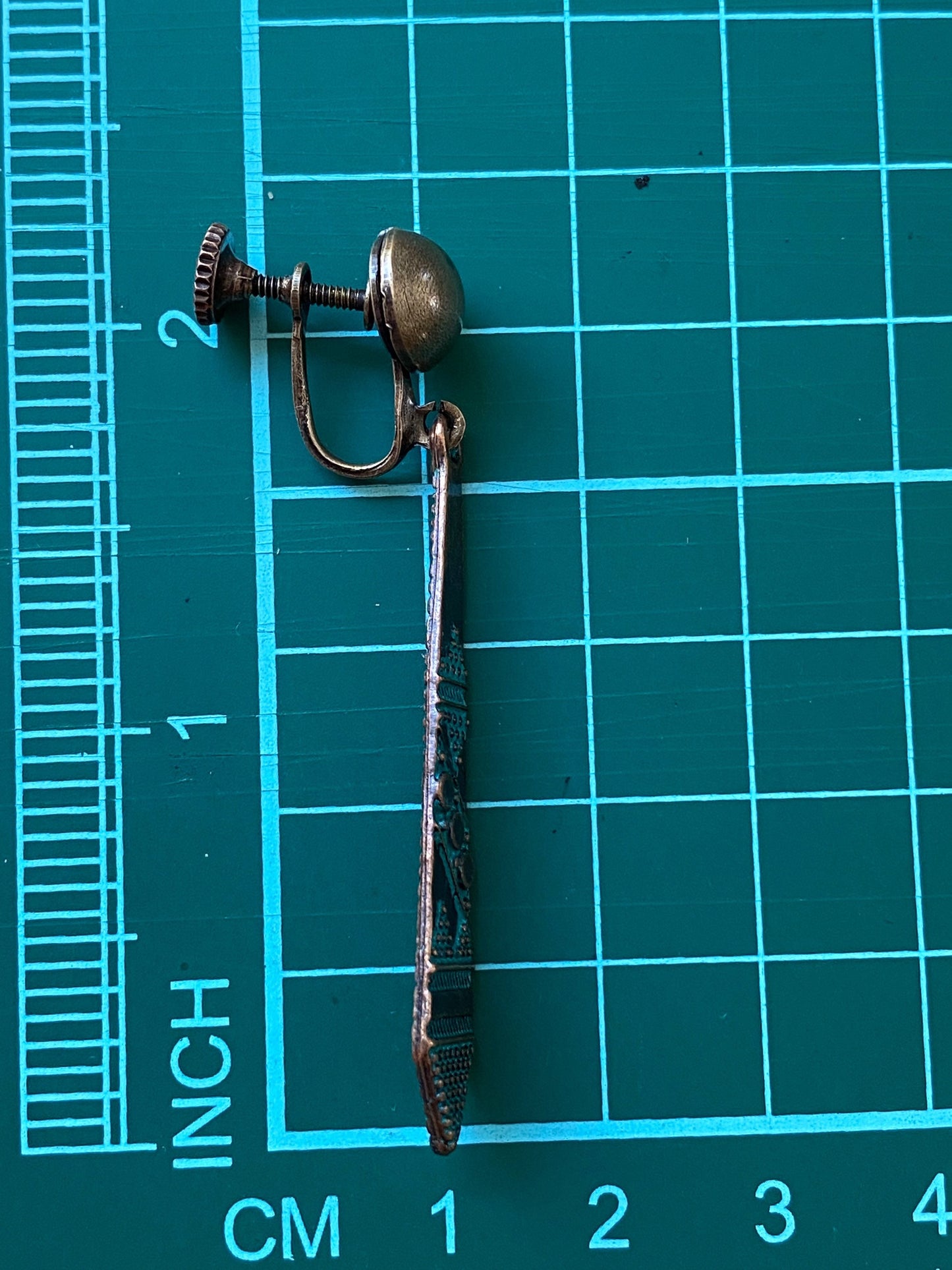 Dangling bronze spear clip on earrings (no pierce | screwback)