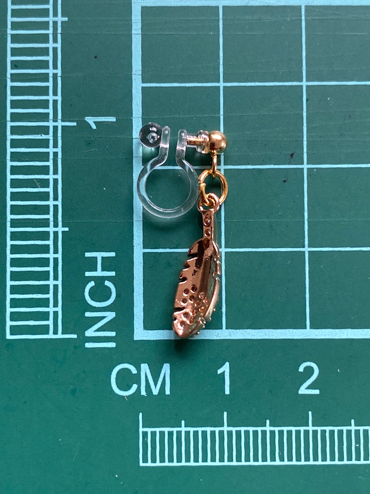 Dangling rhinestone feather invisible clip on earrings, feather pendants on plastic invisible closures