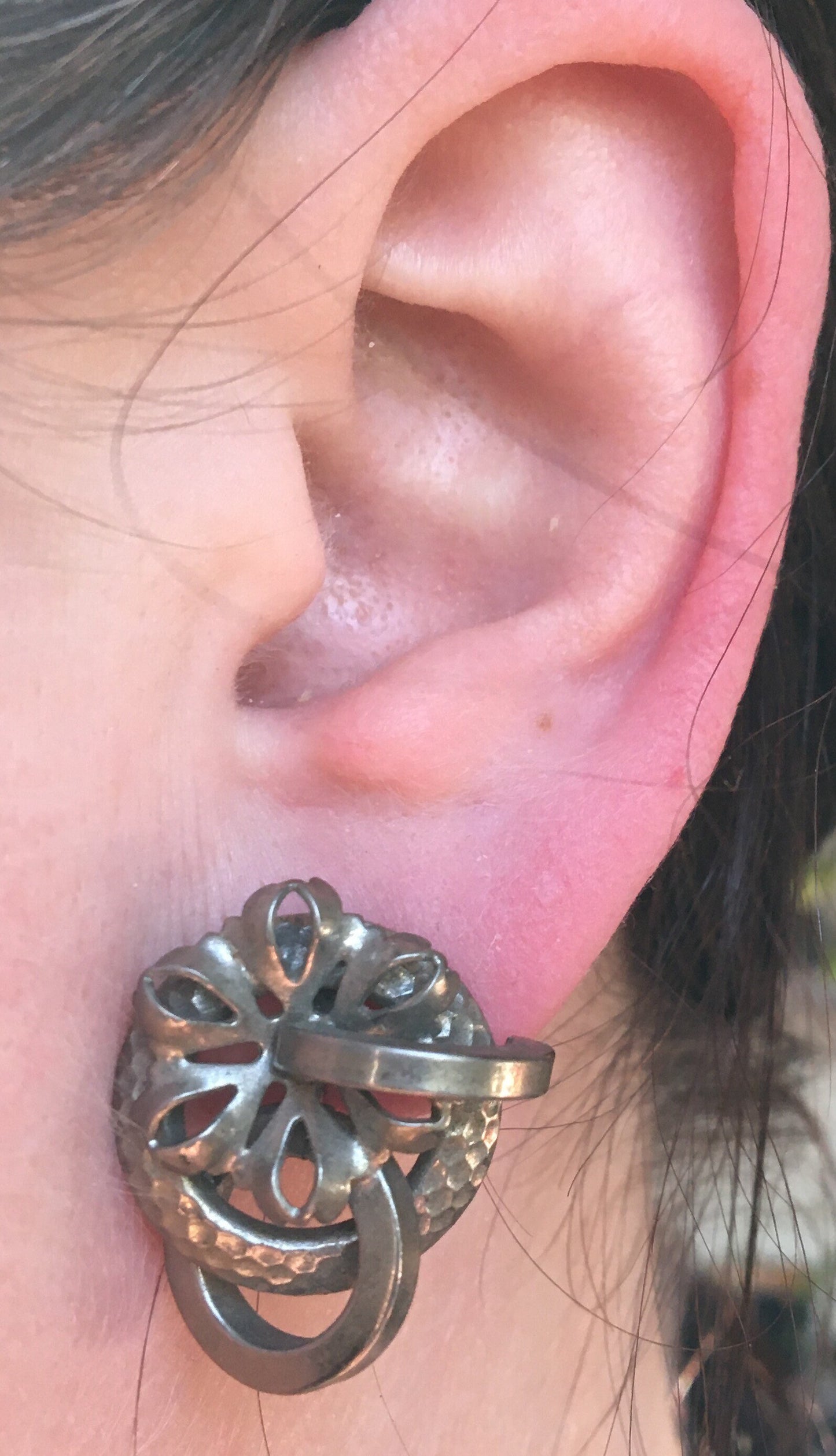 Vintage gunmetal screwback earrings (clip on)