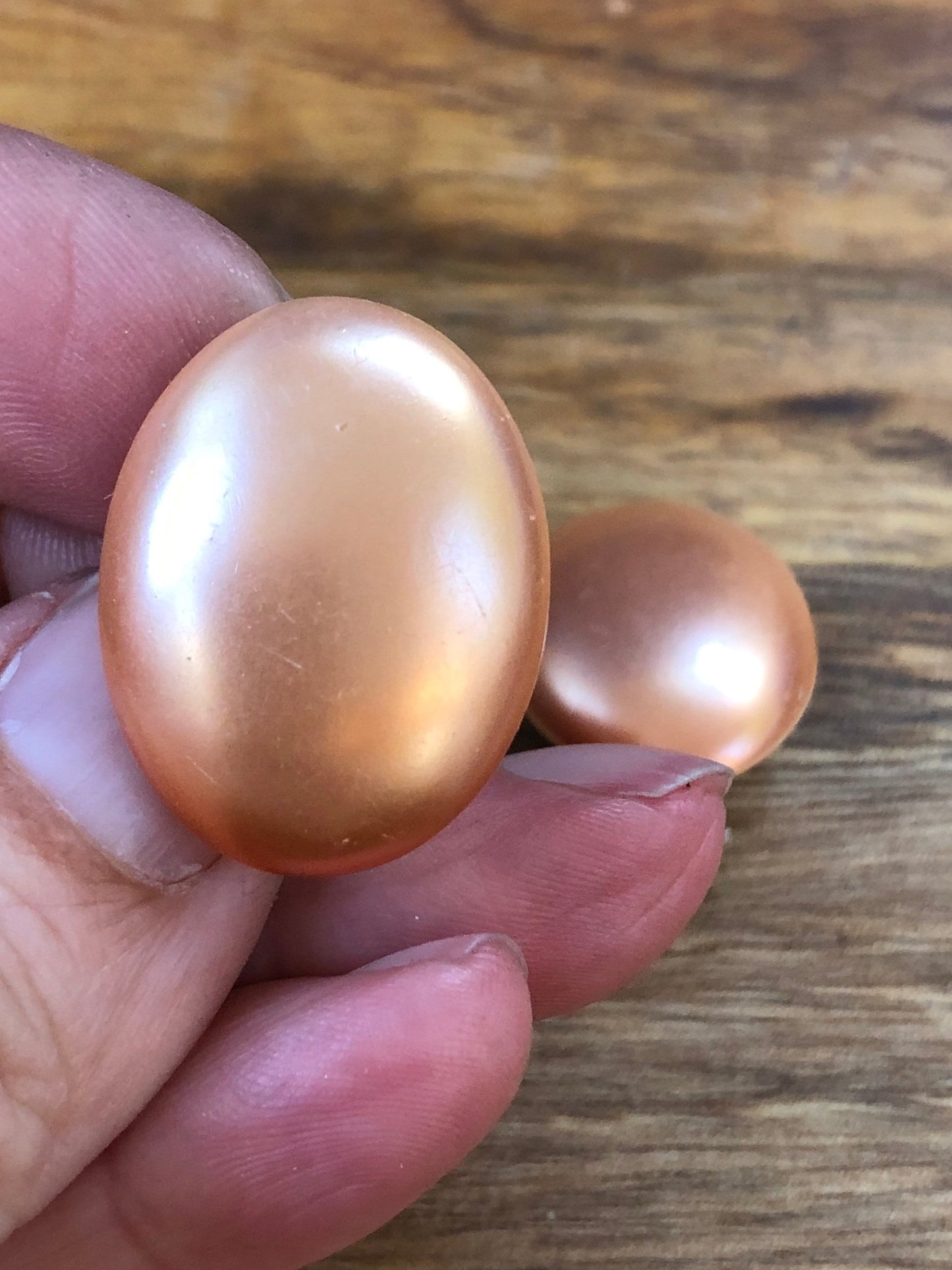 Vintage Pearly Peach Clip-On Oval Earrings - Elegant Accessory for Any Occasion
