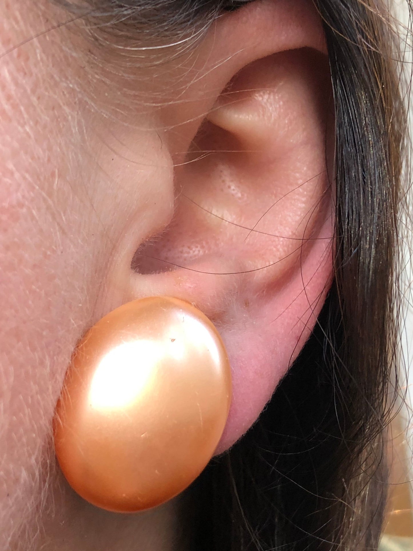 Vintage Pearly Peach Clip-On Oval Earrings - Elegant Accessory for Any Occasion